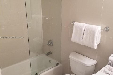 Condo in Miami, Florida, 1 bedroom  № 2067564 - photo 10