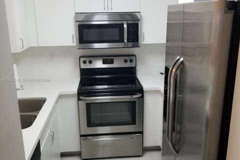 Condo in Miami, Florida, 1 bedroom  № 2067564 - photo 6