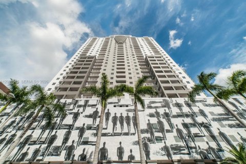 Condo in Miami, Florida, 1 bedroom  № 2067564 - photo 12
