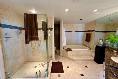 Condominio en alquiler en Miami, Florida, 3 dormitorios, 208.1 m2 № 1780059 - foto 20