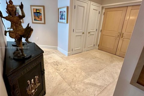 Condominio en alquiler en Miami, Florida, 3 dormitorios, 208.1 m2 № 1780059 - foto 6