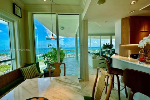 Condominio en alquiler en Miami, Florida, 3 dormitorios, 208.1 m2 № 1780059 - foto 13