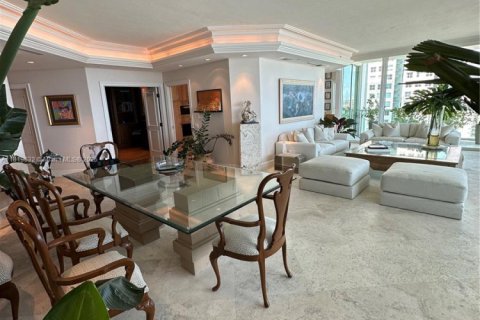 Condominio en alquiler en Miami, Florida, 3 dormitorios, 208.1 m2 № 1780059 - foto 23
