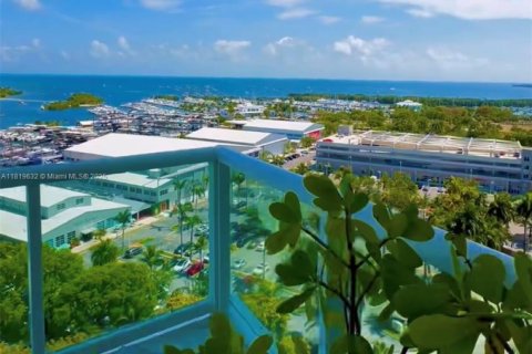 Condominio en alquiler en Miami, Florida, 3 dormitorios, 208.1 m2 № 1780059 - foto 3