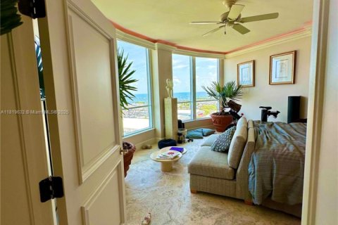 Condominio en alquiler en Miami, Florida, 3 dormitorios, 208.1 m2 № 1780059 - foto 17