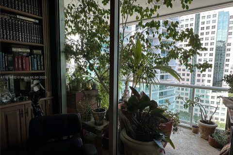 Condominio en alquiler en Miami, Florida, 3 dormitorios, 208.1 m2 № 1780059 - foto 29