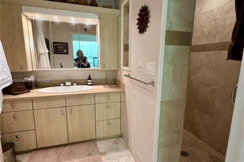 Condominio en alquiler en Miami, Florida, 3 dormitorios, 208.1 m2 № 1780059 - foto 25