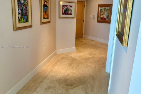 Condominio en alquiler en Miami, Florida, 3 dormitorios, 208.1 m2 № 1780059 - foto 7