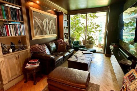 Condominio en alquiler en Miami, Florida, 3 dormitorios, 208.1 m2 № 1780059 - foto 27