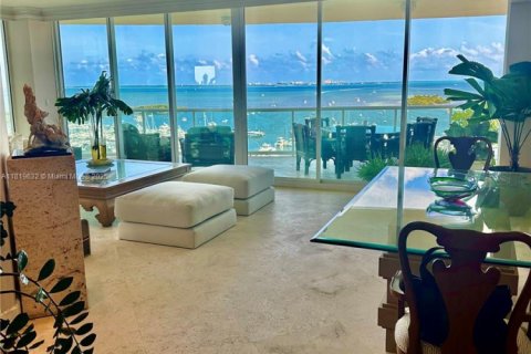 Condominio en alquiler en Miami, Florida, 3 dormitorios, 208.1 m2 № 1780059 - foto 2