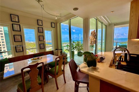 Condominio en alquiler en Miami, Florida, 3 dormitorios, 208.1 m2 № 1780059 - foto 12