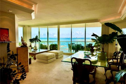 Condominio en alquiler en Miami, Florida, 3 dormitorios, 208.1 m2 № 1780059 - foto 8