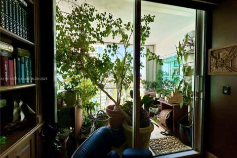 Condominio en alquiler en Miami, Florida, 3 dormitorios, 208.1 m2 № 1780059 - foto 28