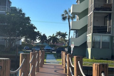 Condominio en alquiler en Hollywood, Florida, 1 dormitorio, 72.46 m2 № 2011153 - foto 2