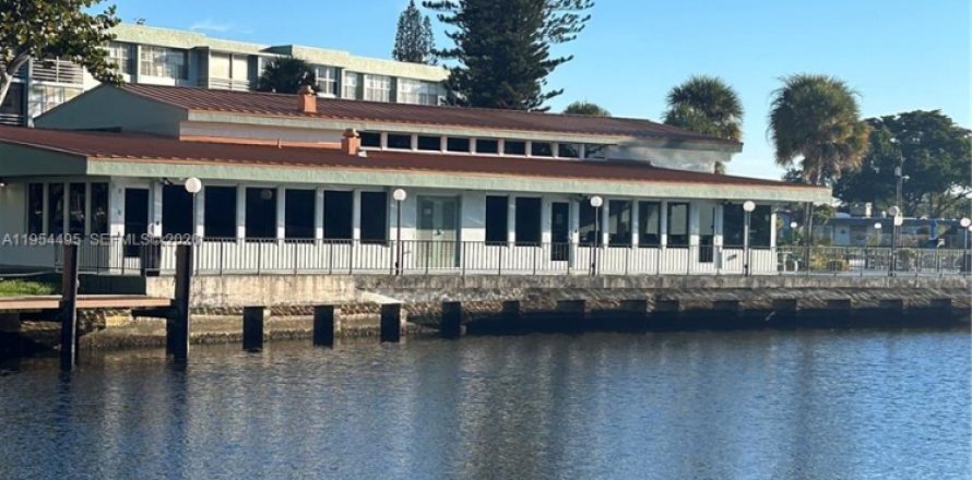 Condominio en Hollywood, Florida, 1 dormitorio  № 2011153