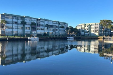 Condominio en alquiler en Hollywood, Florida, 1 dormitorio, 72.46 m2 № 2011153 - foto 3