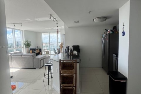 Condo in Miami, Florida, 2 bedrooms  № 1957322 - photo 6