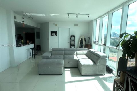 Condo in Miami, Florida, 2 bedrooms  № 1957322 - photo 3