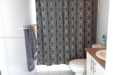 Condo in Miami, Florida, 2 bedrooms  № 1957322 - photo 14