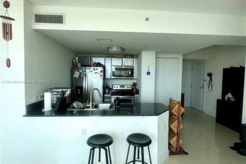 Condo in Miami, Florida, 2 bedrooms  № 1957322 - photo 5