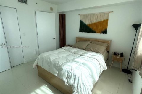 Condo in Miami, Florida, 2 bedrooms  № 1957322 - photo 8