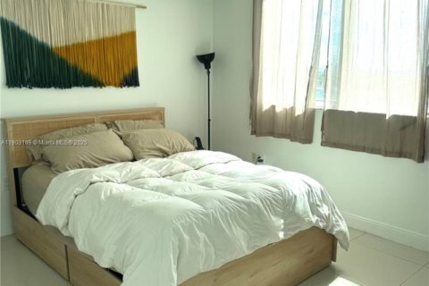 Condo in Miami, Florida, 2 bedrooms  № 1957322 - photo 7