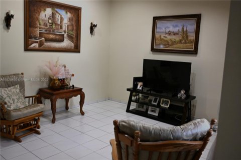 Купить виллу или дом в Майами, Флорида 5 спален, 152.92м2, № 1794152 - фото 6