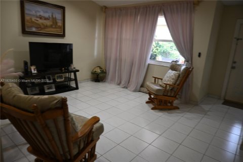 Купить виллу или дом в Майами, Флорида 5 спален, 152.92м2, № 1794152 - фото 5