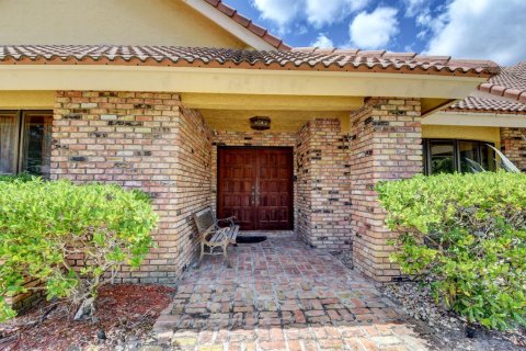 House in Boca Raton, Florida 4 bedrooms, 367.15 sq.m. № 2146585 - photo 2