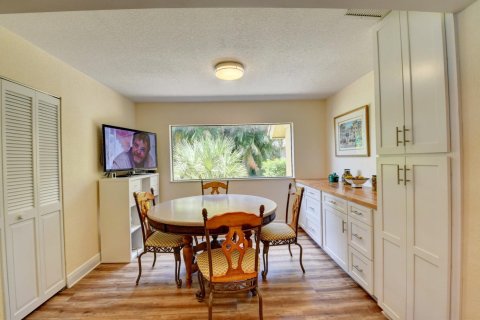 House in Boca Raton, Florida 4 bedrooms, 367.15 sq.m. № 2146585 - photo 13
