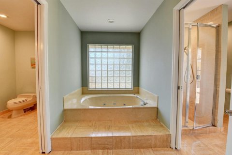 House in Boca Raton, Florida 4 bedrooms, 367.15 sq.m. № 2146585 - photo 24