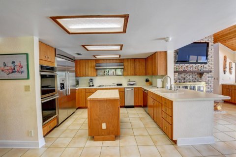 House in Boca Raton, Florida 4 bedrooms, 367.15 sq.m. № 2146585 - photo 12