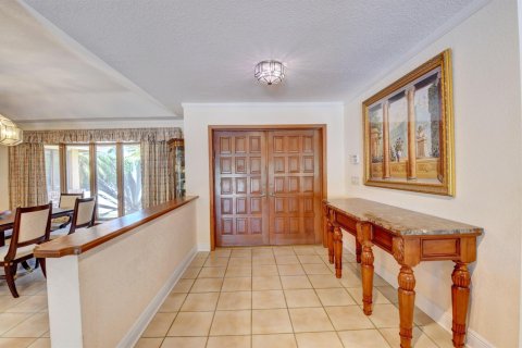 House in Boca Raton, Florida 4 bedrooms, 367.15 sq.m. № 2146585 - photo 9