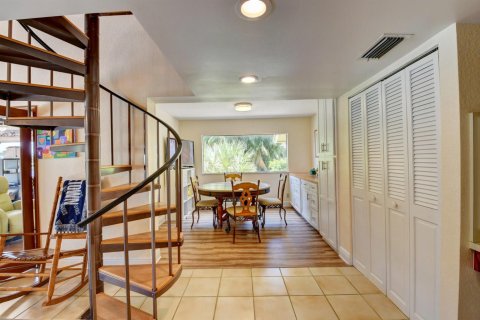 House in Boca Raton, Florida 4 bedrooms, 367.15 sq.m. № 2146585 - photo 14