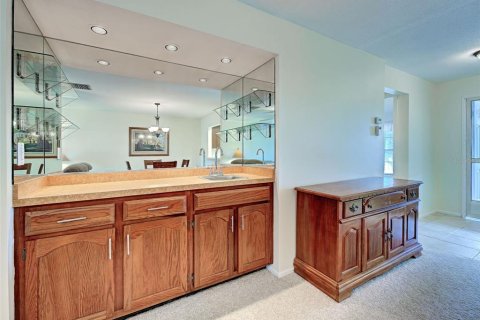 Condo in Venice, Florida, 2 bedrooms  № 2379685 - photo 16