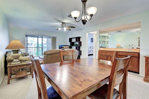 Condo in Venice, Florida, 2 bedrooms  № 2379685 - photo 18