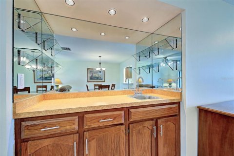Condo in Venice, Florida, 2 bedrooms  № 2379685 - photo 19
