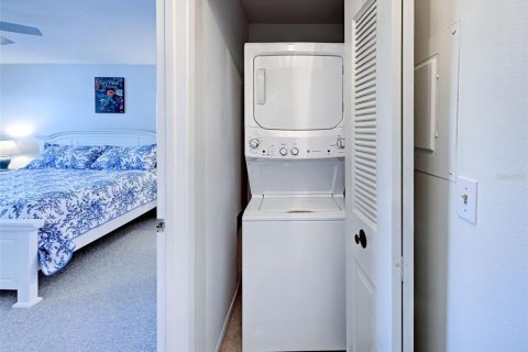 Condo in Venice, Florida, 2 bedrooms  № 2379685 - photo 25