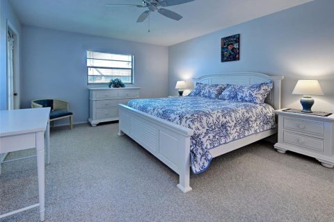 Condo in Venice, Florida, 2 bedrooms  № 2379685 - photo 27