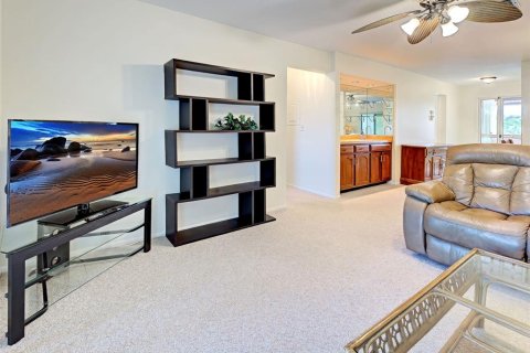 Condo in Venice, Florida, 2 bedrooms  № 2379685 - photo 24
