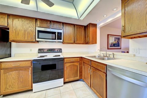Condo in Venice, Florida, 2 bedrooms  № 2379685 - photo 9