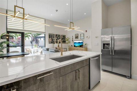 Снять в аренду кондоминиум в Сарасота, Флорида 6 комнат, 85.56м2, № 2118035 - фото 13