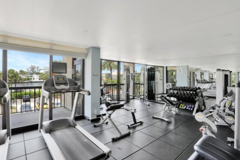 Townhouse in Highland Beach, Florida 3 bedrooms, 176.42 sq.m. № 1009406 - photo 1