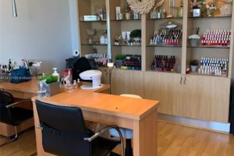 Propiedad comercial en venta en Aventura, Florida № 2013318 - foto 2