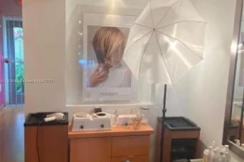 Propiedad comercial en venta en Aventura, Florida № 2013318 - foto 4