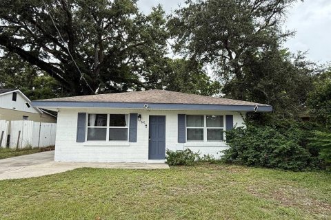 House in Winter Haven, Florida 2 bedrooms, 110.37 sq.m. № 1813635 - photo 1