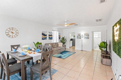 House in Winter Haven, Florida 2 bedrooms, 110.37 sq.m. № 1813635 - photo 2