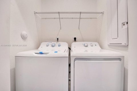 Touwnhouse à louer à Homestead, Floride: 3 chambres, 169.73 m2 № 2003100 - photo 25