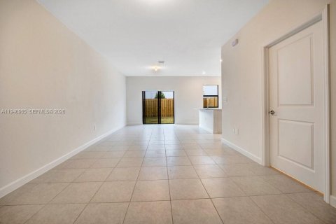 Touwnhouse à louer à Homestead, Floride: 3 chambres, 169.73 m2 № 2003100 - photo 7