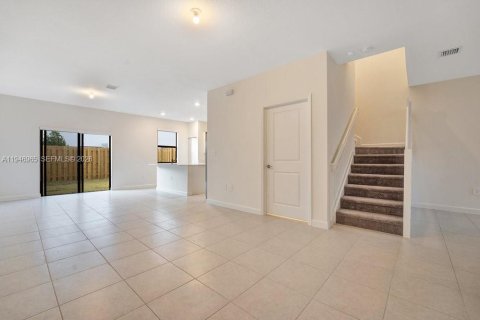 Touwnhouse à louer à Homestead, Floride: 3 chambres, 169.73 m2 № 2003100 - photo 6